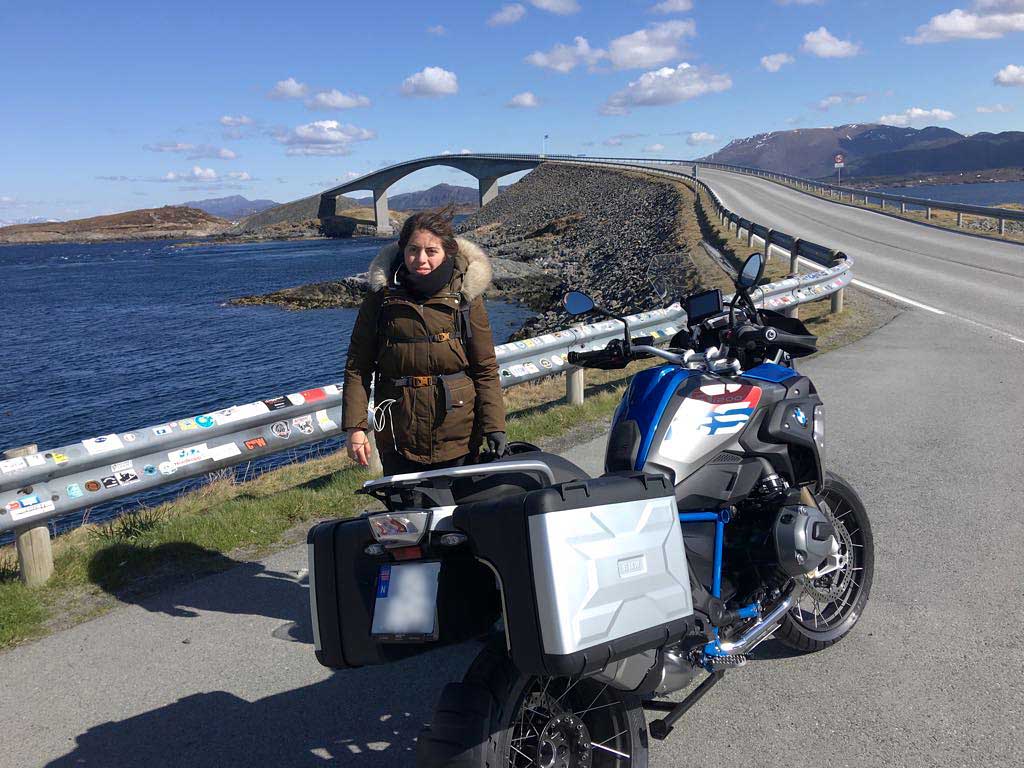 adolfina-carretera-atlantico-norte-moto
